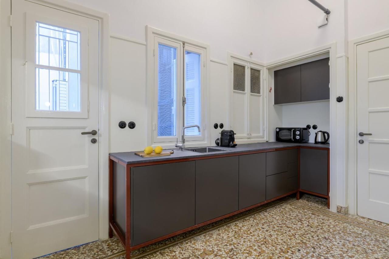 Your 4 Bdrm Dream House Acropolis View & Jacuzzi Атина Екстериор снимка