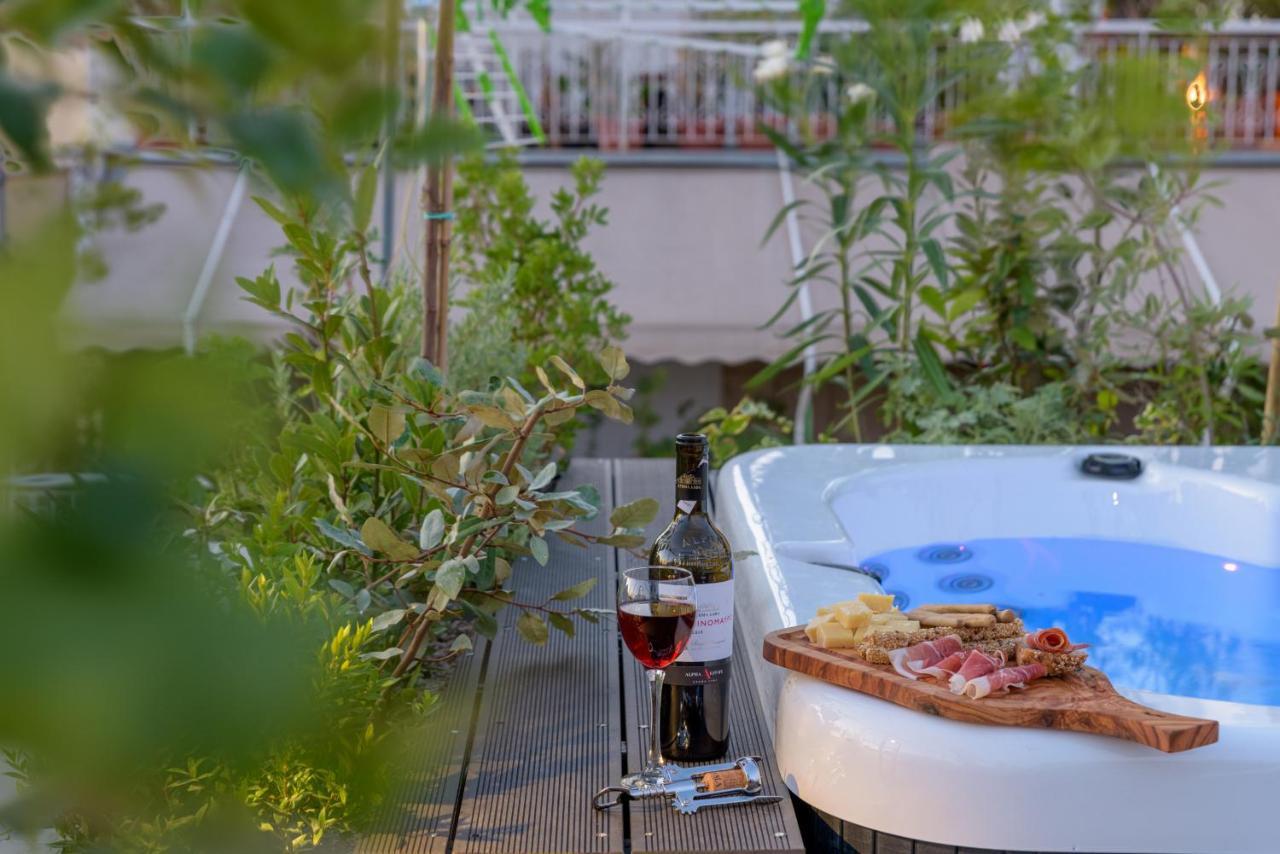 Your 4 Bdrm Dream House Acropolis View & Jacuzzi Атина Екстериор снимка