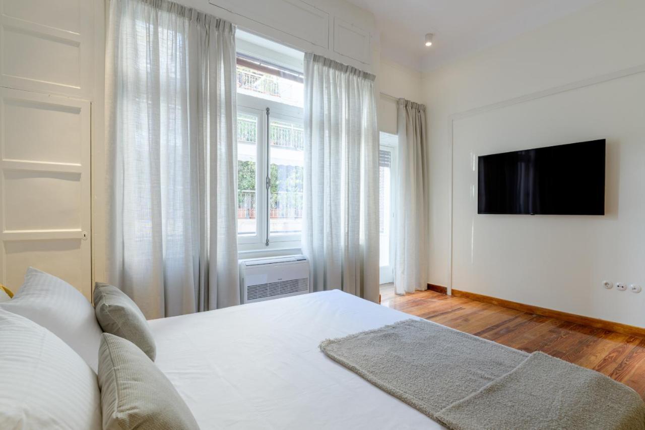 Your 4 Bdrm Dream House Acropolis View & Jacuzzi Атина Екстериор снимка
